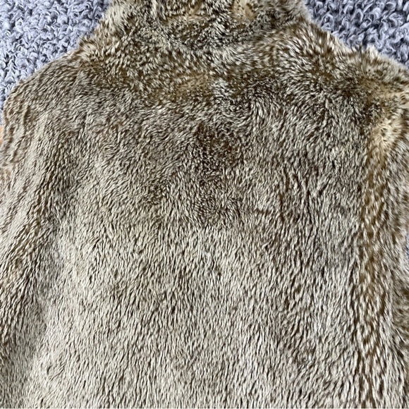 GAP Reversible Faux Fir Vest Women's Size Small Y2K Cream with Brown Fir - Picture 9 of 14